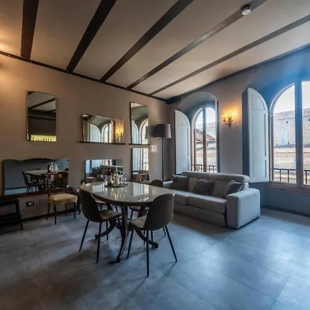 Magnificent View Apartment